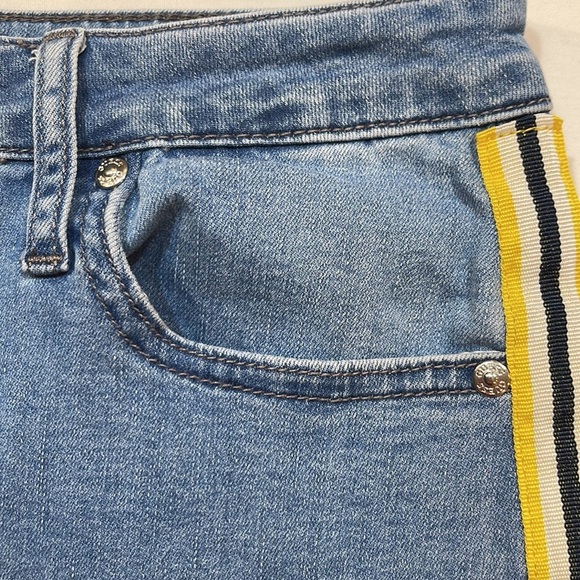 GUESS DEMMIE SIDE STRIPE MINI SKIRT | size Small - Picture 3 of 7